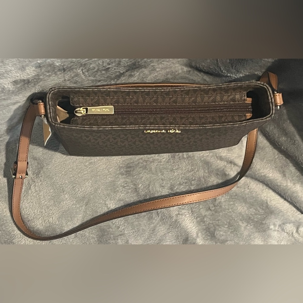 Michael Kors Brown Large Logo Crossbody Jet Set Travel NWT Gold - Picture 5 of 8